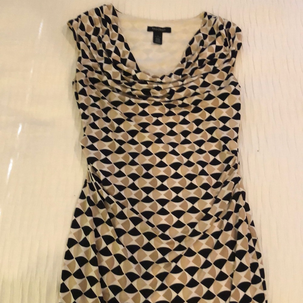 Sleeveless scoop neck